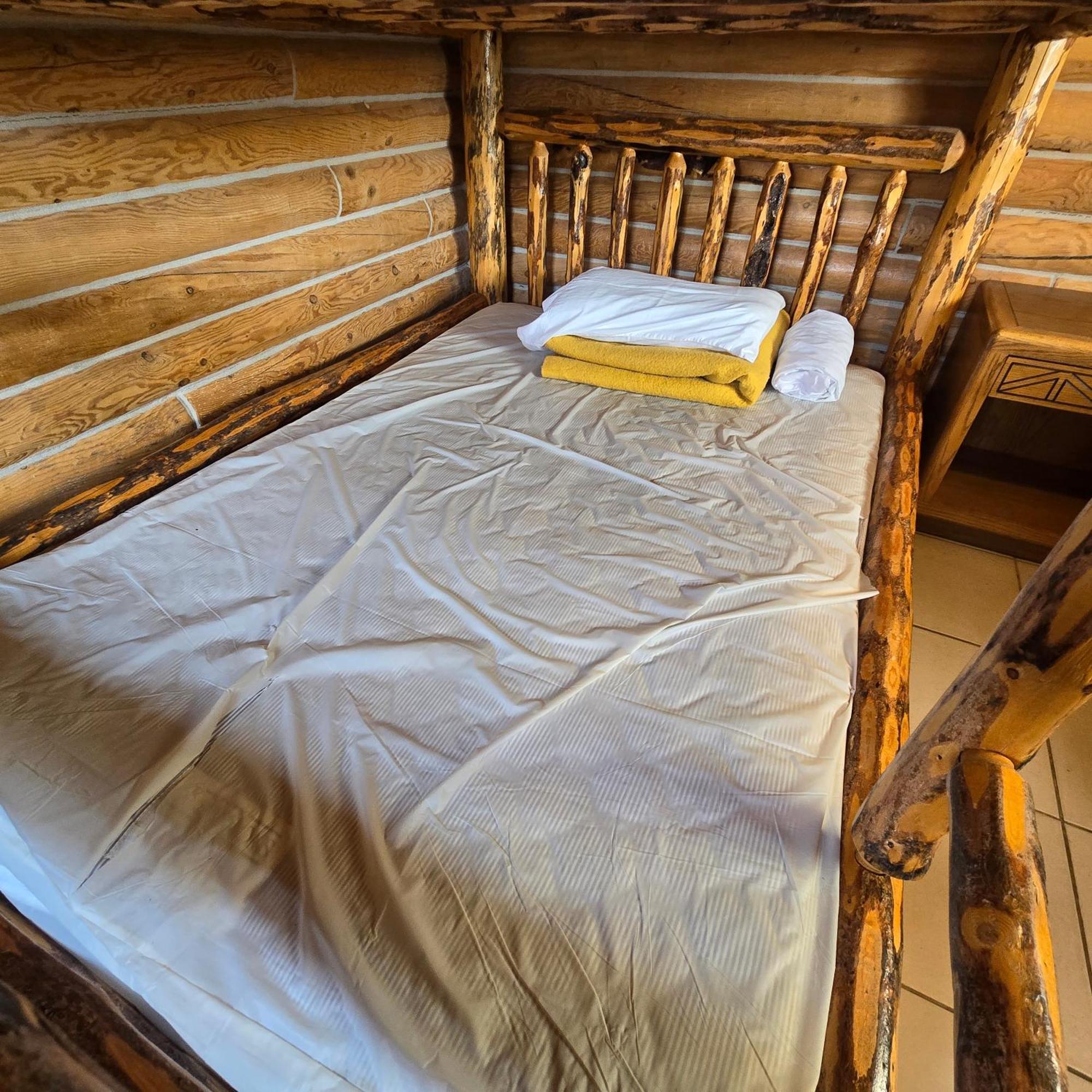 Jared'S Wild Rose Ranch Resort Island Park Room photo