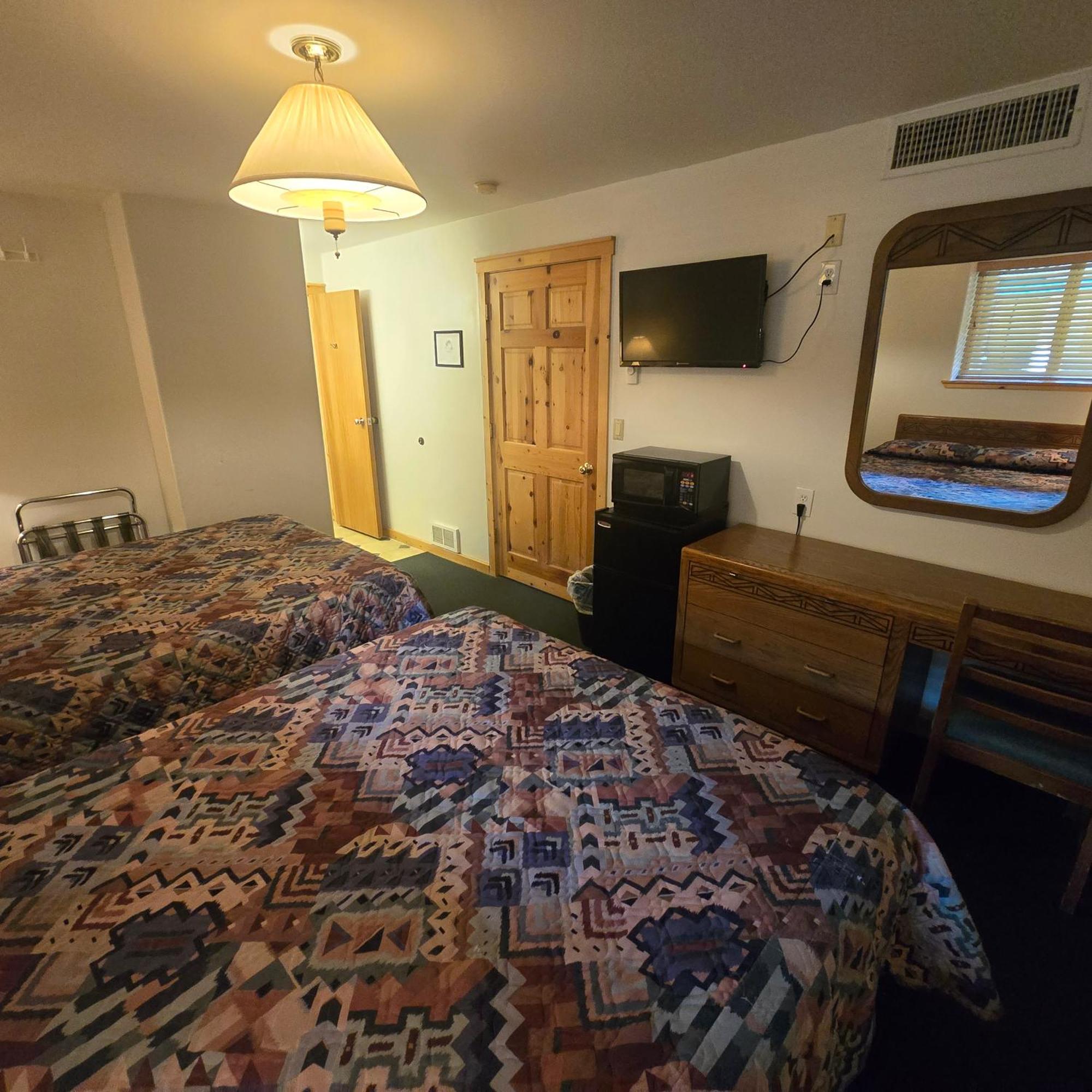 Jared'S Wild Rose Ranch Resort Island Park Room photo